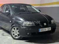 Usado Seat Ibiza Stella 100 CV (73 kW) 2003 Negro Utilitario