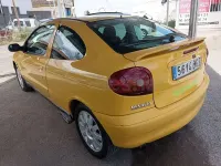 Usado Renault Mégane Coupé Dynamique 105 CV (77 kW) 2001 Amarillo Coupe