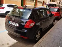 Usado Kia Ceed 115 CV (84 kW) 2011 Negro Utilitario
