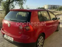 Usado VW Golf IV Highline 105 CV (77 kW) 2006 Rojo Berlina
