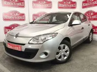 Usado Renault Mégane III Authentique 100 CV (73 kW) 2010 Gris Utilitario
