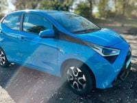 Usado Toyota Aygo X-play 72 CV (52 kW) 2019 Azul Utilitario