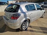 Usado Opel Astra Enjoy 90 CV (66 kW) 2007 Gris / plata Berlina