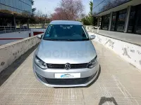 Usado VW Polo Advance 70 CV (51 kW) 2014 Gris / plata Berlina