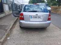 Usado Kia Cerato LX 102 CV (75 kW) 2006 Gris / plata Berlina