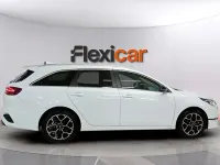 Usado Kia Ceed Style 101 HP (74 kW) 2025 Branco Citadino