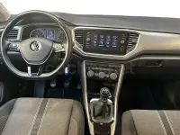 Usado VW T-Roc Advance 110 CV (80 kW) 2022 Gris / plata SUV