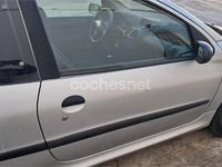 Usado Peugeot 206 70 CV (51 kW) 2002 Gris / plata Berlina