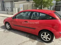 Usado Ford Focus Trend 100 CV (73 kW) 2004 Rojo Berlina