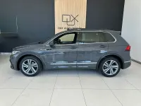 Usado VW Tiguan R-line 150 CV (110 kW) 2022 Gris / plata SUV