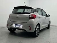 Usado Hyundai i10 67 CV (49 kW) 2023 Gris Utilitario