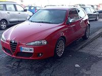Usado Alfa Romeo 147 Distinctive 105 CV (77 kW) 2005 Rojo Utilitario
