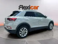 Usado VW T-Roc Life 150 CV (110 kW) 2023 Beige SUV