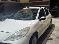 Usado Peugeot 206 75 CV (55 kW) 2010 Blanco Berlina