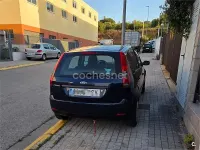 Usado Ford Fiesta Trend 80 CV (58 kW) 2002 Negro Utilitario