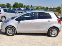 Usado Toyota Yaris Active 101 CV (74 kW) 2009 Gris / plata Utilitario