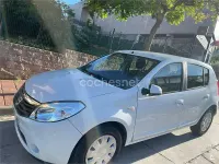 Begagnad Dacia Sandero Lauréate 90 HK (66 kW) 2012 Vit Sedan