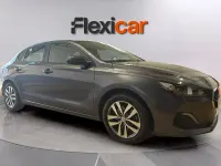Usado Hyundai i30 120 CV (88 kW) 2021 Gris Berlina