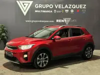 Usado Kia Stonic 120 CV (88 kW) 2019 Rojo SUV
