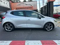Usado Renault Clio IV Zen 90 CV (66 kW) 2016 Gris / plata Berlina
