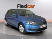 Usado Skoda Fabia Active 75 CV (55 kW) 2018 Azul Berlina