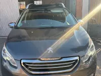 Usado Peugeot 2008 Allure 120 CV (88 kW) 2016 Gris / plata SUV