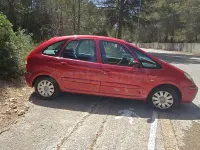 Usado Citroën Xsara Picasso Exclusive 110 CV (80 kW) 2006 Granate Monovolumen