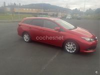 Usado Toyota Auris Active 90 CV (66 kW) 2016 Rojo Familiar