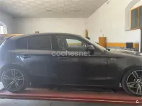 Usado BMW 118 122 CV (89 kW) 2007 Negro Utilitario