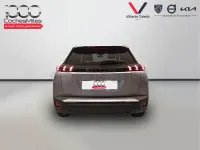 Usado Peugeot 2008 GT 130 CV (95 kW) 2023 Gris / plata SUV