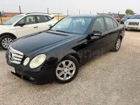 Usado Mercedes E220 Classic 150 CV (110 kW) 2006 Negro Berlina