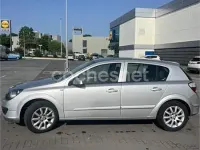 Usado Opel Astra Enjoy 105 CV (77 kW) 2006 Gris / plata Berlina