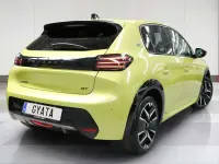 Usado Peugeot e-208 GT 114 kW (156 CV) 2024 Amarillo Utilitario