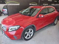 Usado Mercedes GLA180 122 CV (89 kW) 2019 Rojo SUV