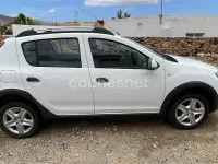 Usado Dacia Sandero Stepway 90 CV (66 kW) 2013 Blanco Berlina