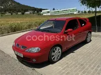 Usado Renault Mégane Coupé Sportway 105 CV (77 kW) 2002 Rojo Coupe
