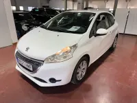 Usado Peugeot 208 Allure 82 CV (60 kW) 2012 Blanco Utilitario