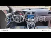 Begagnad Ford Focus Trend 109 HK (80 kW) 2009 Röd Sedan