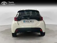 Usado Toyota Yaris Hybrid Active 116 CV (85 kW) 2024 Blanco Berlina