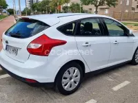Usado Ford Focus Trend 95 CV (69 kW) 2013 Blanco Berlina