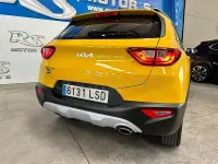 Usado Kia Stonic 100 CV (73 kW) 2021 Amarillo SUV