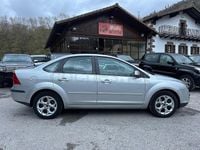 Usado Ford Focus Ghia 116 CV (85 kW) 2007 Gris / plata Berlina