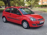Usado Ford Fiesta Trend 80 CV (58 kW) 2007 Rojo Utilitario