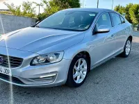 Usado Volvo S60 Momentum 136 CV (100 kW) 2015 Gris / plata Berlina