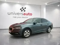 Usado Skoda Octavia Ambition 150 CV (110 kW) 2021 Gris / plata Berlina