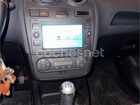 Usado Ford Fiesta Futura 90 CV (66 kW) 2008 Rojo Utilitario