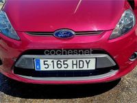 Usado Ford Fiesta Trend 68 CV (50 kW) 2011 Granate Utilitario