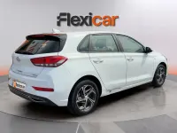 Usado Hyundai i30 120 CV (88 kW) 2021 Blanco Berlina