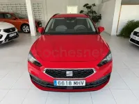 Usado Seat Leon Style 110 CV (80 kW) 2023 Rojo Familiar