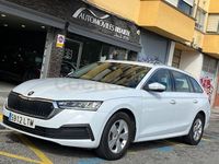 Usado Skoda Octavia Ambition 110 CV (80 kW) 2021 Blanco Familiar